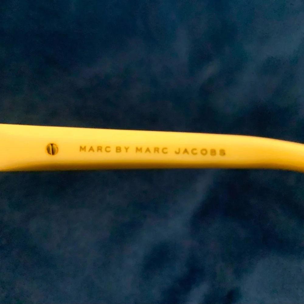 SOLD‼️ Marc Jacobs Aviator Sunglasses 🕶️🌹🥰 - Picture 5 of 5